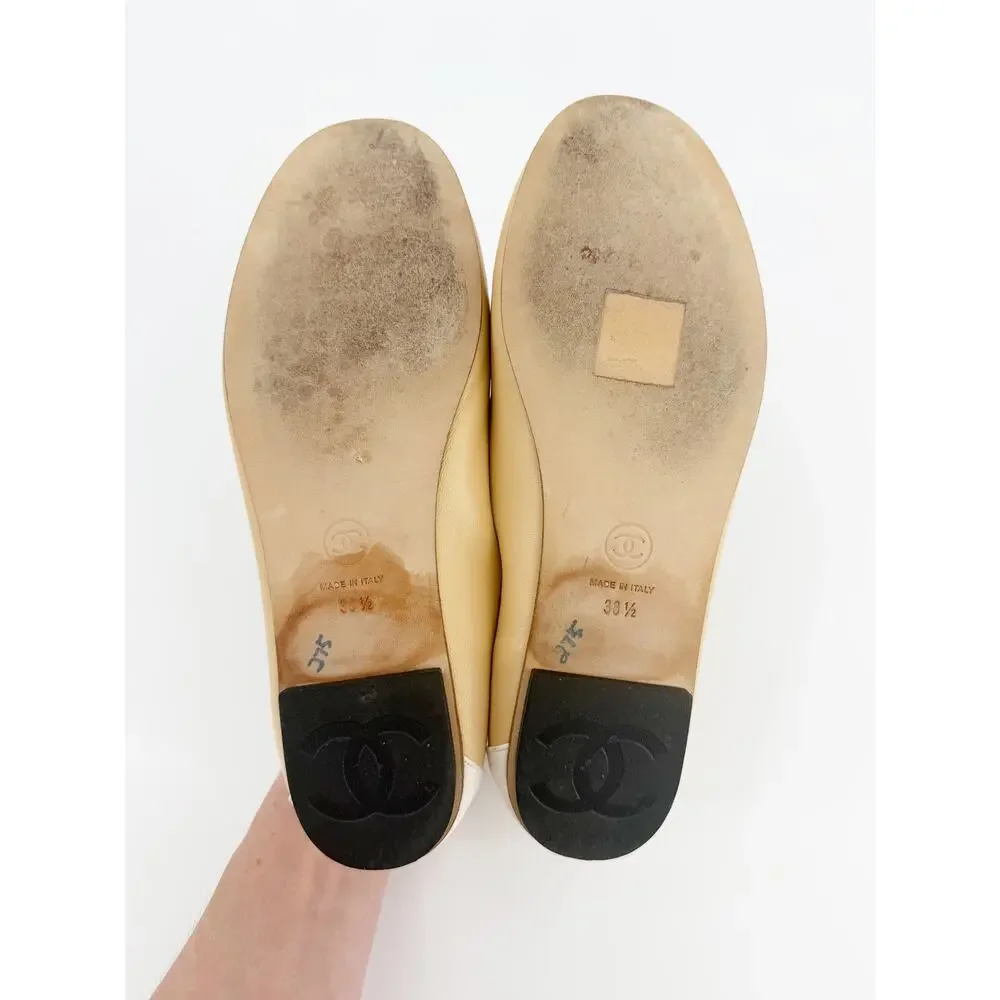 Chanel Tan Lambskin Leather Chain CC Logo Trim Loafers Opera Flats 38.5 G31630